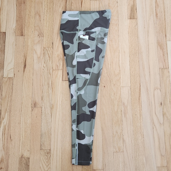 TKO Technical Knockout High Rise 7/8 Length Green Camo Leggings Medium - Picture 4 of 8